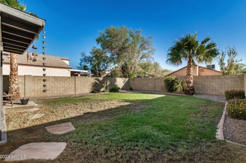 4011 Camino Vivaz, Glendale AZ  85310-5516 exterior