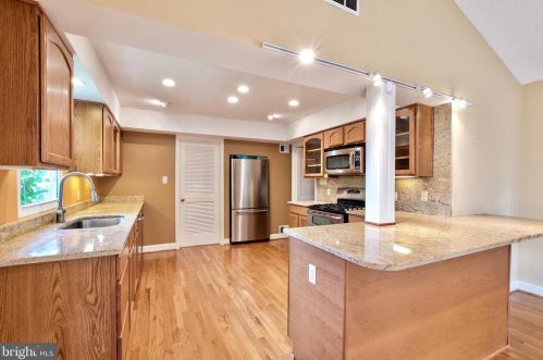 2935 Fairmont St, Falls Church, VA 22042-1336