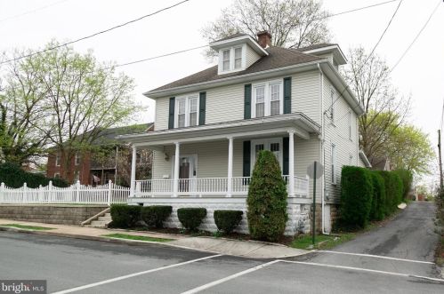 210 Washington St, Lees Cross Roads, PA 17257-2028