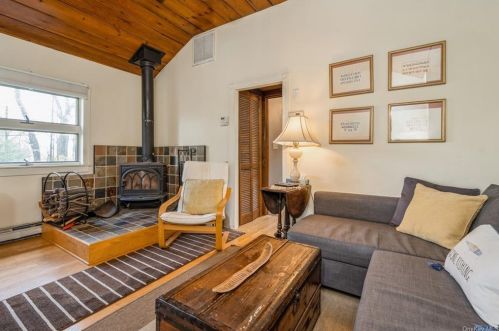16 Deer Trl, Greenwood Lake NY  10925-4220 exterior
