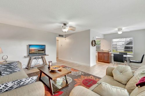 691 Burgundy O, Delray Beach FL  33484-4914 exterior