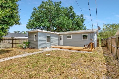 1047 48th Ave, Saint Petersburg FL  33703-3633 exterior
