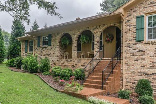 2255 Zion Rd, Columbia, TN 38401-6041