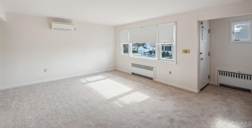 310 Green St, Woodbridge, NJ 07095-2044