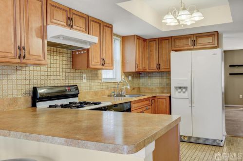 18 Cloister Ct, Old Bridge NJ  08857-3205 exterior