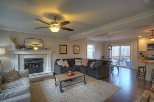 180 Briar Hill Rd, Groton CT  06340-2652 exterior