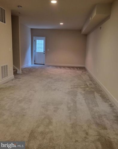 404 Madison Manor Ct, Herndon VA  20170-4540 exterior