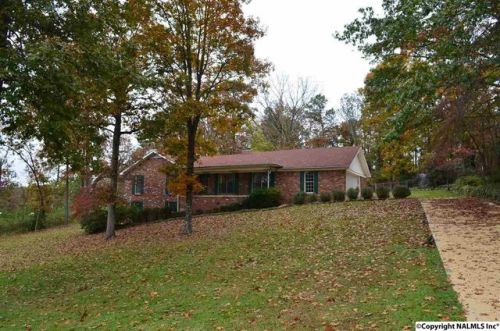 301 Nottingham Dr, Gadsden, AL 35904-3525