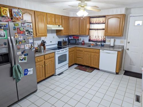 128 Prudence Ave, Providence, RI 02909-5452