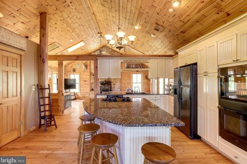 3714 Mountain Rd, Haymarket VA  20169-1739 exterior