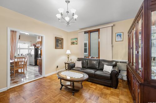 31-62 43rd St, Long Island City, NY 11103-1028