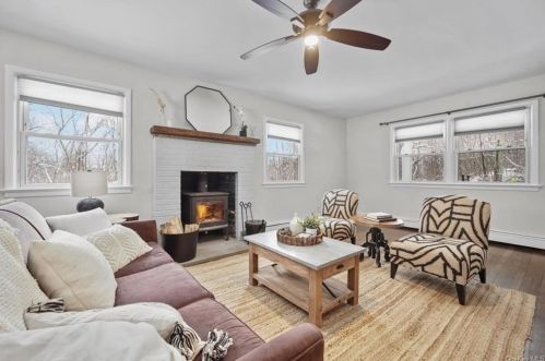 385 Saw Mill River Rd, Yorktown Hgts NY  10598-6131 exterior