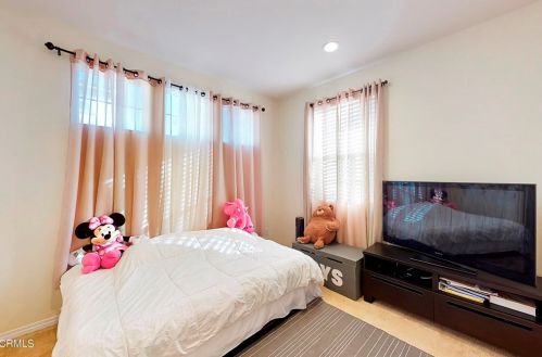 3120 Lisbon Ln, Oxnard CA 93036-7623 exterior