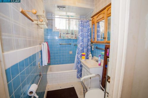 1523 28th Ave, Oakland CA  94601-1633 exterior