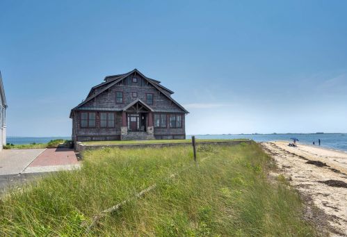 47 Shinnecock Rd, East Quogue, NY 11942-4925