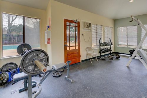 542 Arcadia Dr, Vacaville CA  95687-3354 exterior