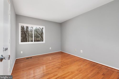 2271 Wheelwright Ct, Herndon VA  20191-2337 exterior