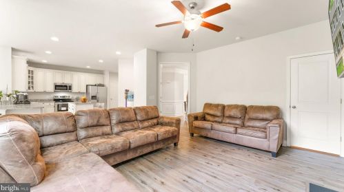 1077 Mountain View Rd, Fredericksburg VA  22406-4429 exterior