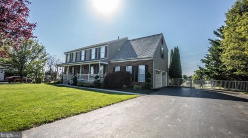360 El Vista Dr, Hanover, PA 17331-8465