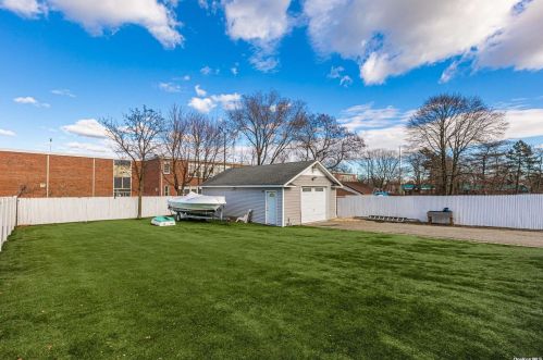 143 Sherbrooke Rd, North Lindenhurst NY  11757-1646 exterior