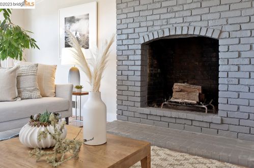 6361 Ascot Dr, Oakland CA 94611-1710 exterior