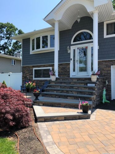 1584 Monroe Ave, West Islip, NY 11795-1919
