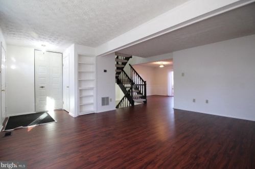 7319 Glendower Ct, Springfield VA  22153-1115 exterior