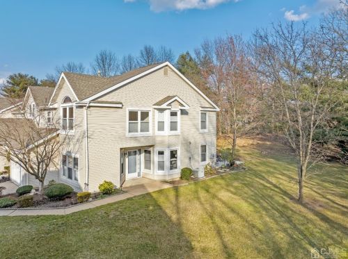112 Lloyd Ct, East Brunswick, NJ 08816-5692