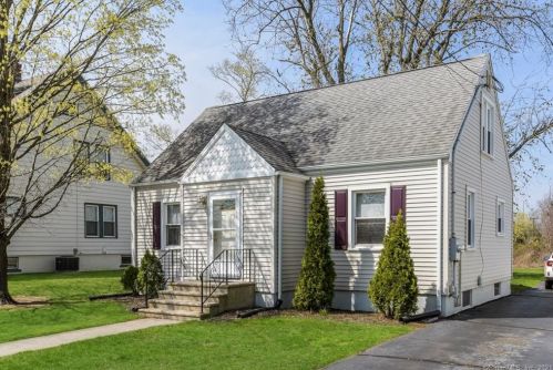9 Peck St, North Haven CT  06473-2308 exterior