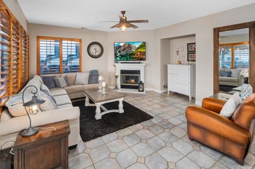 42240 Ridge View Dr, Lancaster CA 93536-7382 exterior