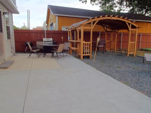 333 Oakland Beach Ave, Warwick RI  02889-9068 exterior