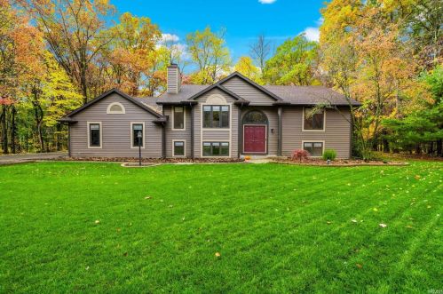 51347 Crooked Oak Dr, Granger, IN 46530-7539