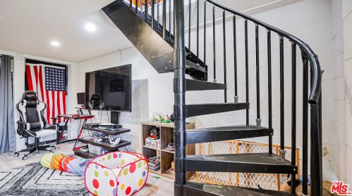 40321 Calle Rosalito, Santa Clarita CA  91390-1088 exterior