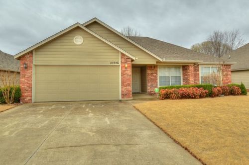 10226 111th Pl, Bixby OK  74008-3245 exterior