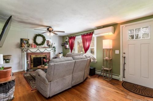 98 Ballfall Rd, Middletown CT  06457-2328 exterior