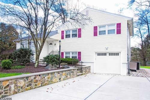 1270 White Oak Rd, Scotch Plains, NJ 07076-4644