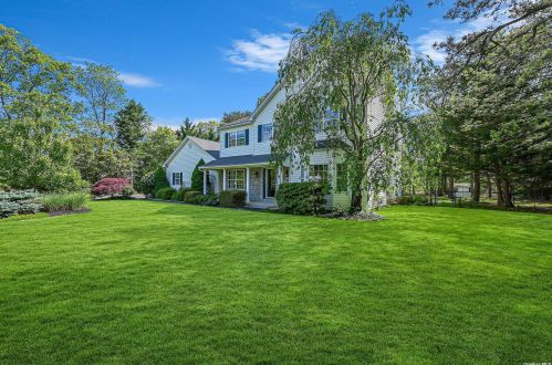 17 Heritage Ln, Miller Place, NY 11764-3317