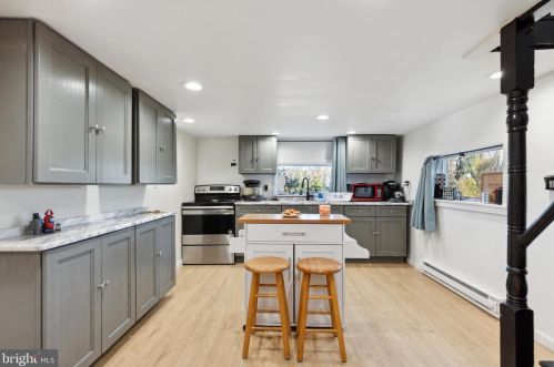 9761 Trexler Rd, Breinigsville, PA 18031-1137