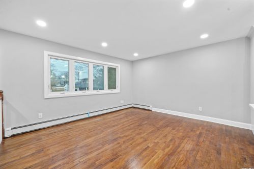 636 Argosy St, Islip Terrace, NY 11752-2408