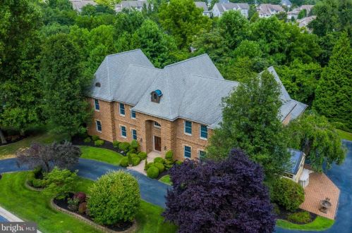 17 Westwind Dr, Lemoyne PA  17043-1233 exterior