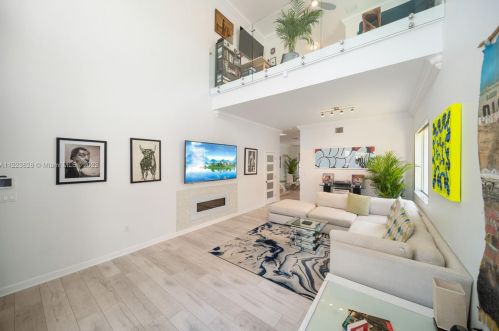 211 15th St, Dania Beach FL  33004-4244 exterior