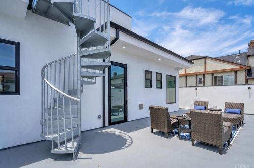 242 Broadway, Redondo Beach CA  90277-3332 exterior