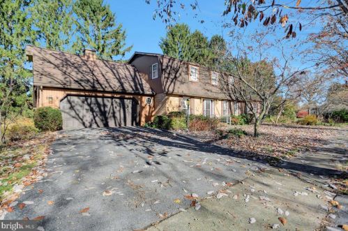 607 Westover Rd, Lees Cross Roads, PA 17257-1015