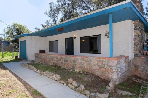 563 Glen Oaks Dr, Alpine, CA 91901-2734