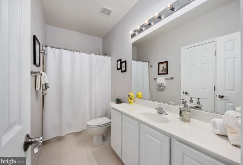 7226 Lyndam Hill Cir, Lorton VA  22079-4509 exterior