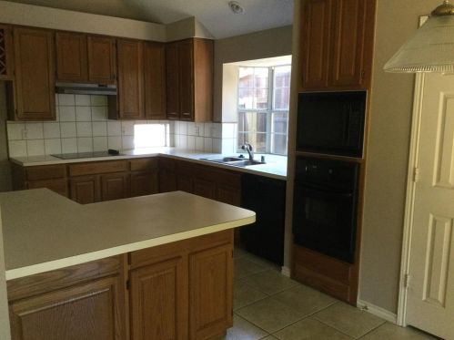 2631 Creekside Way, Lewisville TX  75077-8622 exterior