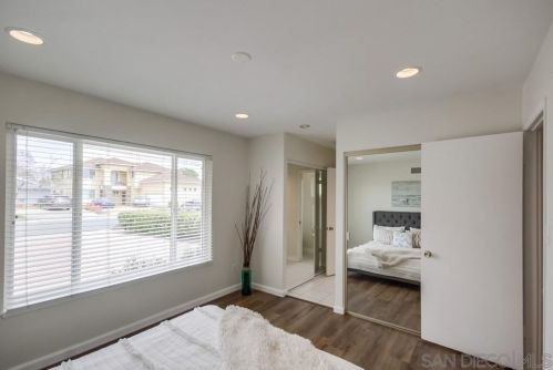 6738 Dennison St, San Diego CA 92122-2431 exterior