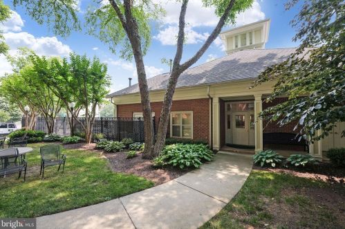 11775 Stratford House Pl, Herndon VA 20190-3392 exterior