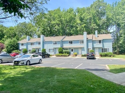 21 Westbrook Ct, Roselle, NJ 07203-2470