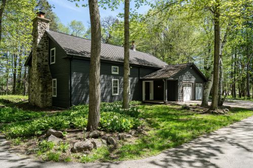 13149 Granville Rd, Thiensville, WI 53097-1807
